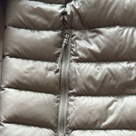 Aritzia Puffer Jacket - Picture 3 of 6
